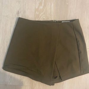 Superdown skort green revolve xs